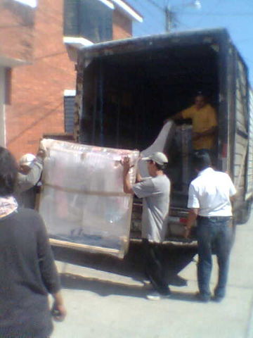 LLEGANDO CON BIEN EN GUATEMALA,ROPA COLGADA